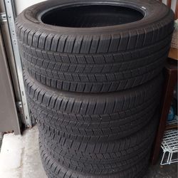 TIRES SET OF 4 MICHELIN DEFENDER LTX. 265/50 R20 ( 90% TREAD. PLEASE READ DESCRIPTION FOR MORE INFORMATION ABOUT THE TIRES. )