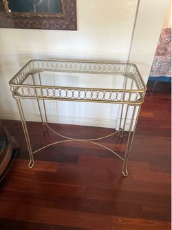 METAL / GLASS VANITY