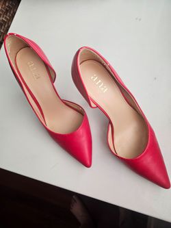 Woman's Shoes Size 7