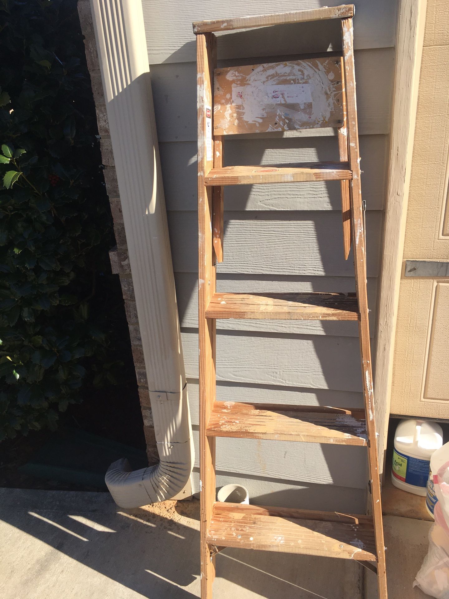Wood Ladder. 5 Feet