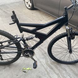 Mongoose mountain bike all the gears work