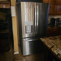 GE Stainless Steel Refrigerator/ Kitchen Appliance.4 Piece Set