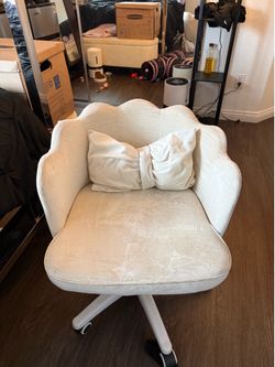 Creme Vanity Chair