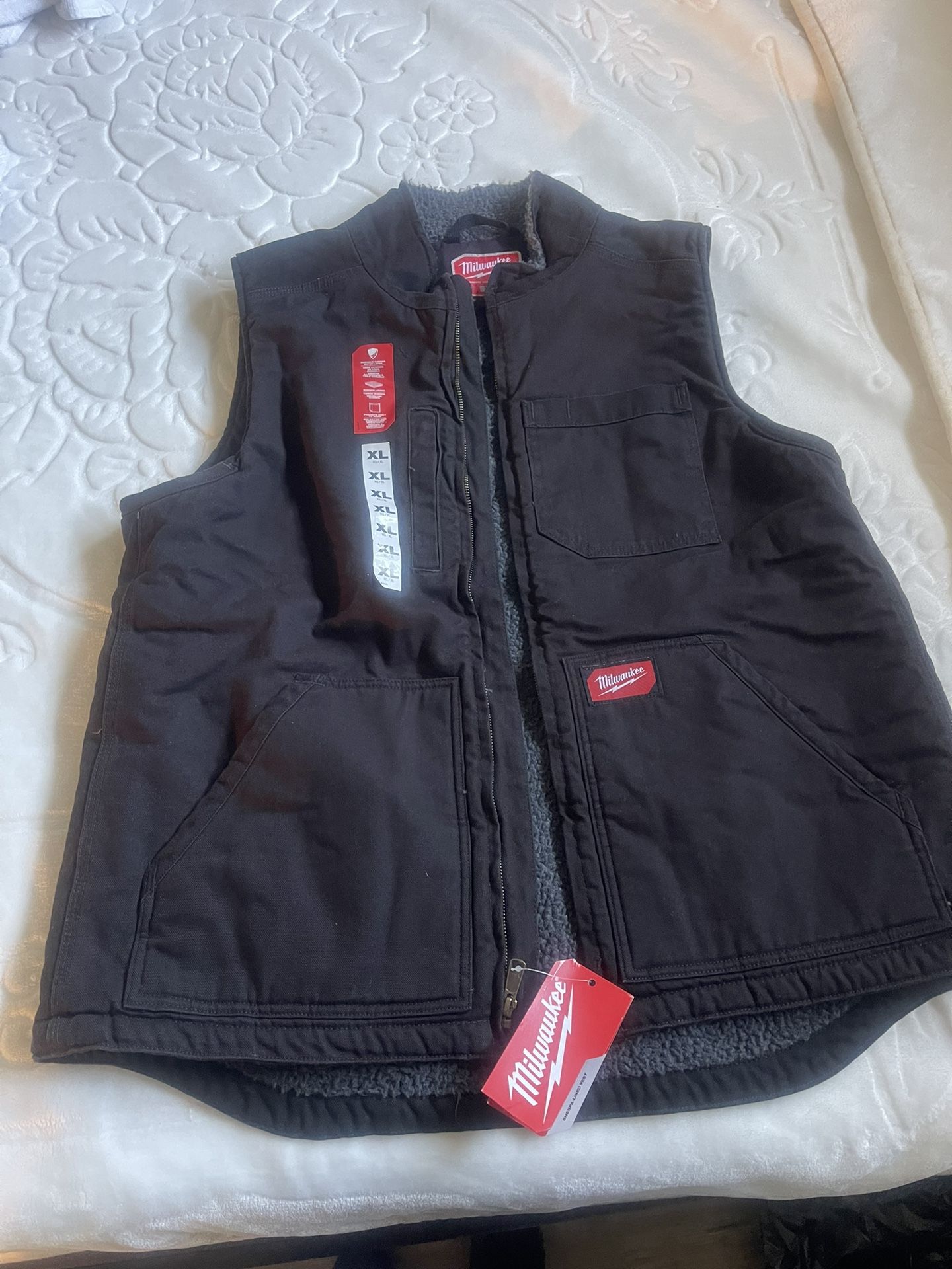 Milwaukee Men's Large Black Heavy-Duty Sherpa-Lined Vest with 5-Pockets