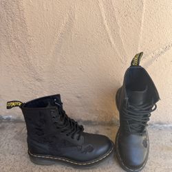 Dr. Martens 1460 Vonda Applique