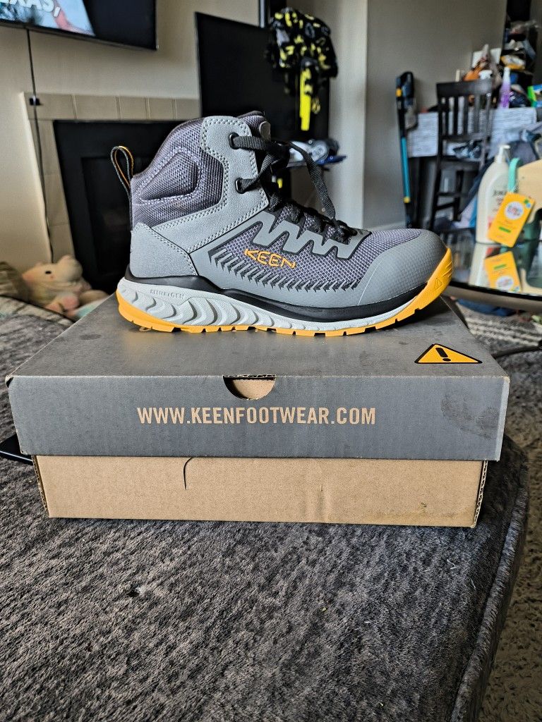 MEN'S WORKBOOT SIZE 8