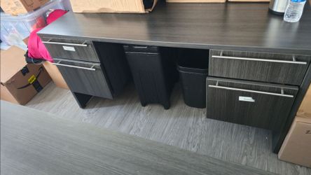 Free office desks