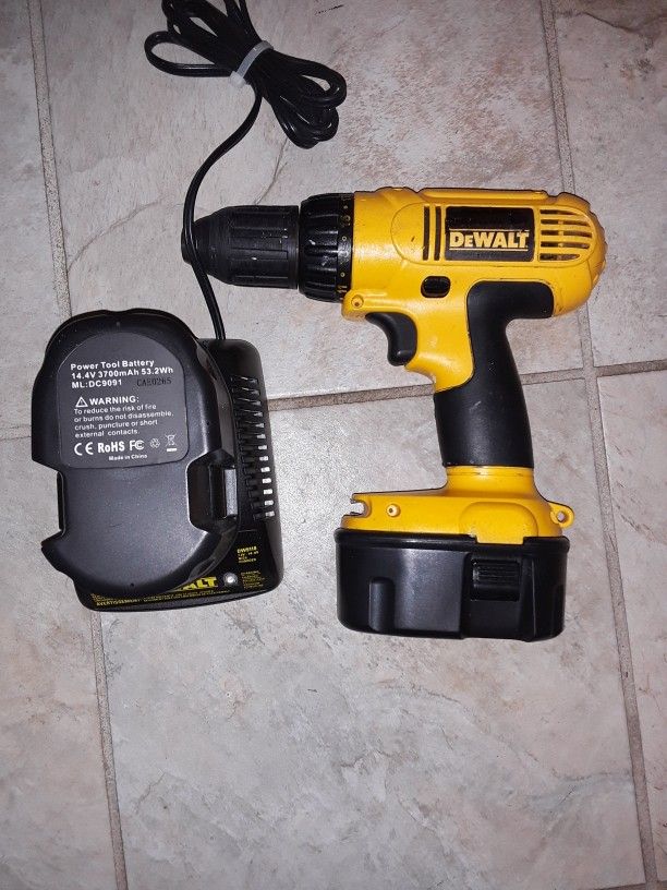 DeWalt Heavy Duty 1/2 Inch 14.4 Volt Drill Kit With Two Brand New Batteries And Brand New Charger