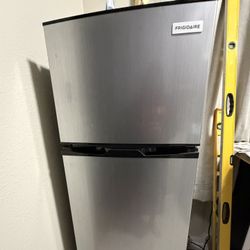 Frigidaire Fridge Medium Size 