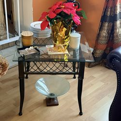 Living room leader sofa 2 chairs one coffe table and one end table