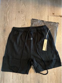 Black essentials shorts medium