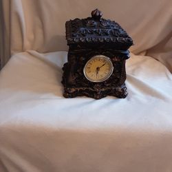 Antique Looking Mantle Clock With Removable Lid.