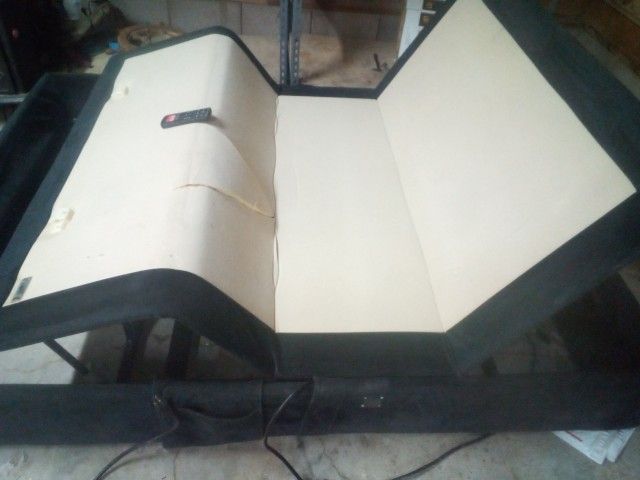 Simmons Adjustable Bed With Vibration