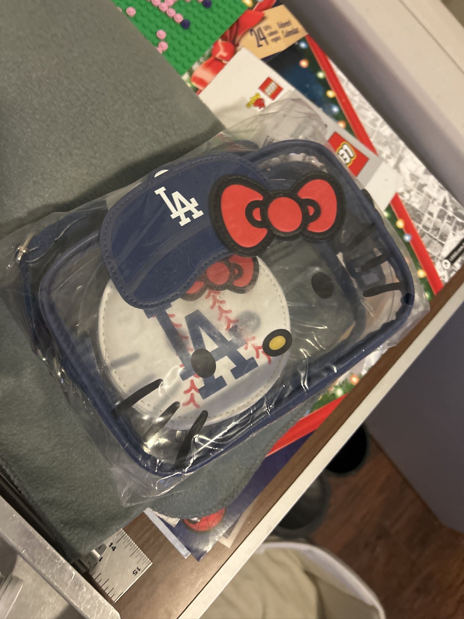 🆕 2025 Hello Kitty × LA Dodgers Sling Bag – Sealed 🎀⚾