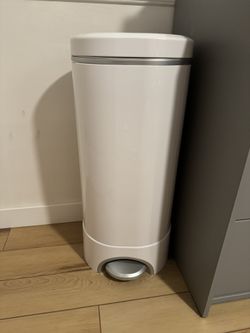Munchkin Diaper Pail