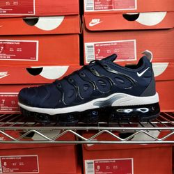 Nike Vapormax Plus “Midnight navy” MEN SIZES: 9.5, 11, 12, 13