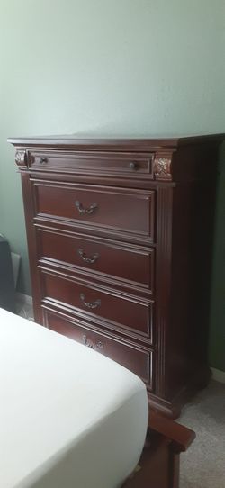 Chest of drawers