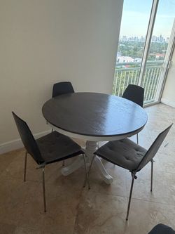 Round Dining Table with 4 Chairs