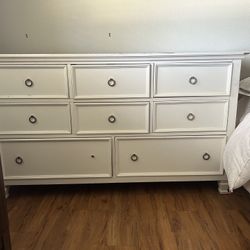 chest of drawers