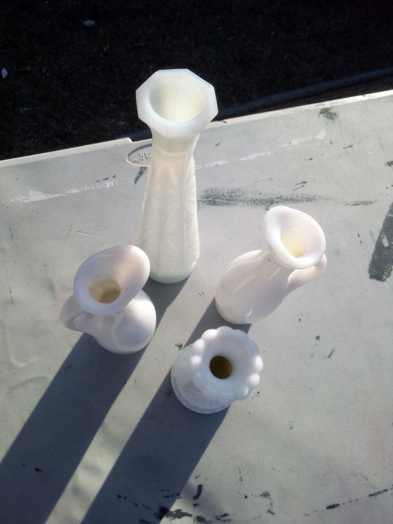 4 PIECES OF BEAUTIFUL MILK WARE!!!