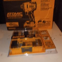 DEWALT 20 VOLT BRUSHLESS DRILL BATTERY AND CHARGER