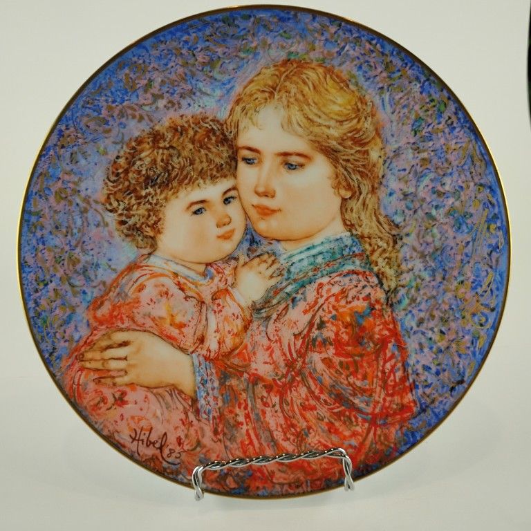 Mother's Day Plate 1985 Edna Hibel 4276B