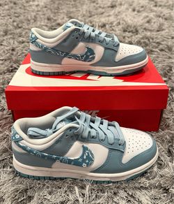 Nike Dunk Low Blue Paisley. Womens 6