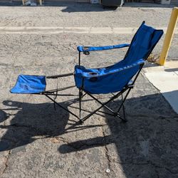 Folding chair with foot rest. Very comfortable 