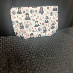 Small woman’s accessory bag