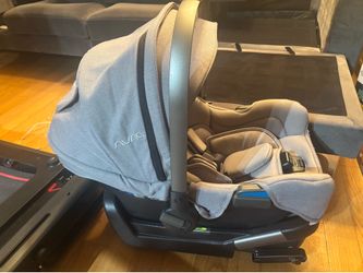 Nuna infant car seat with base