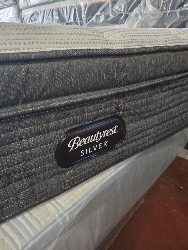 QUEEN SIZES MATTRESS PILLOW TOP MARCA BEAUTYREST
