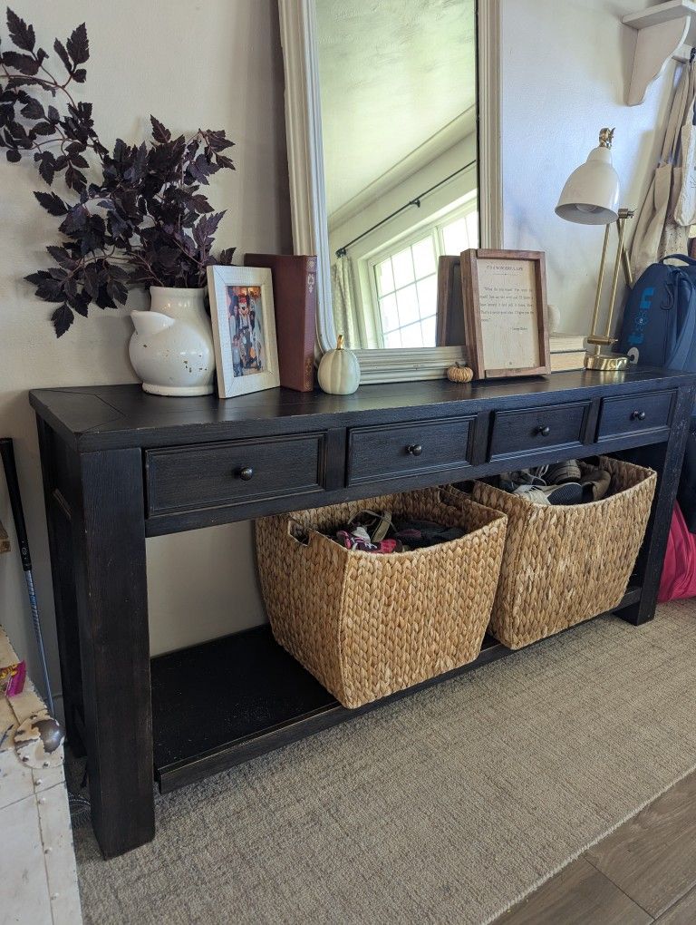 Black console entry table (Include Baskets)