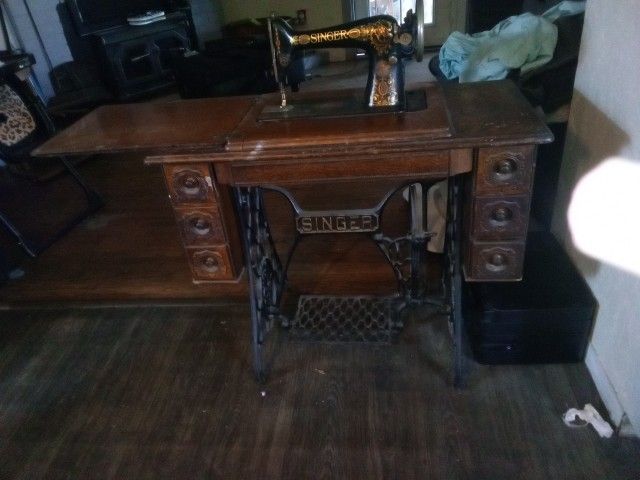 Singer Sewing Machine