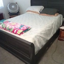 Queen Sleigh Bed 