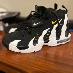 24’ 96 Nike air Dt max black, Gold and white size 11.5