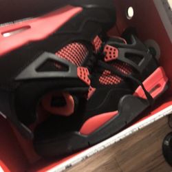 Jordan 4 Retro Red Thunders 