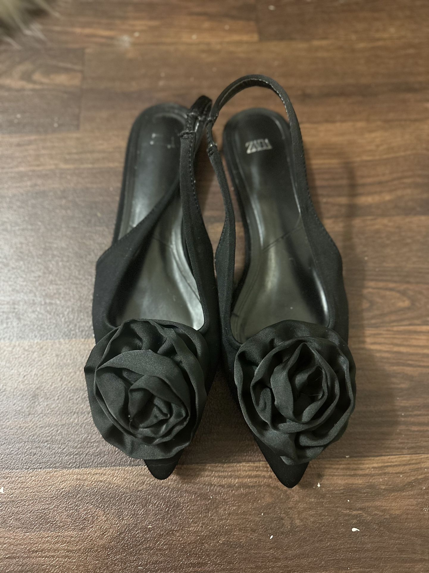 Zara Flats Size 37/ 6.5 US