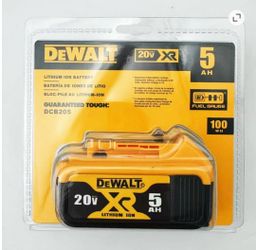 Dewalt Dril  DCD780  like new /W/ New DCB205 battery