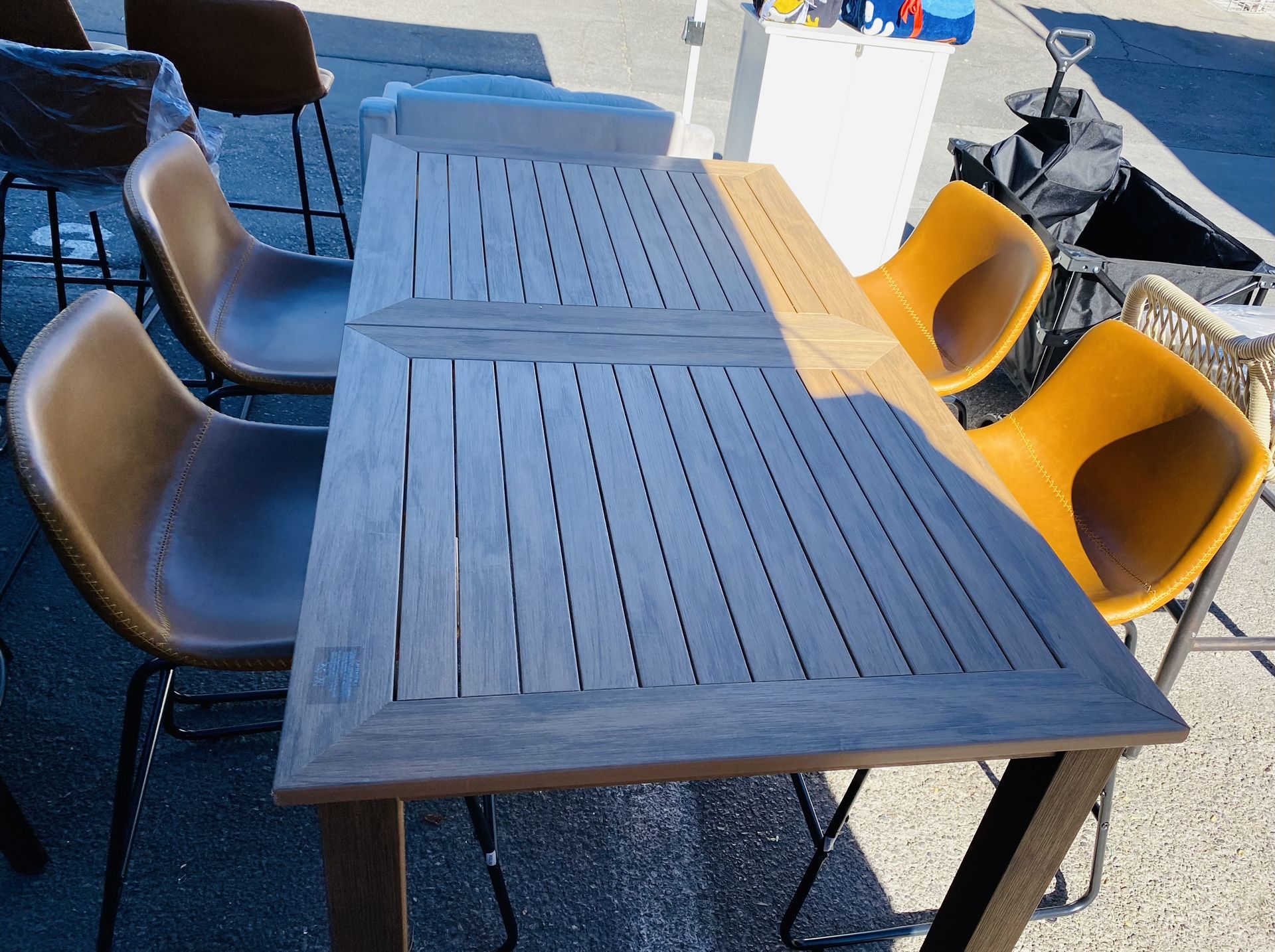 Set Table And 4 Chairs 