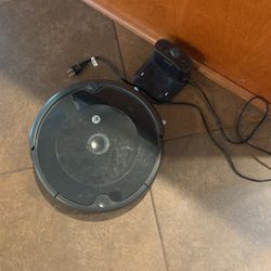 Roomba 692 Vacuum 