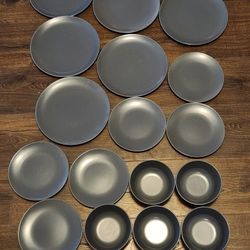 IKEA 5 Piece Place Setting Fargklar Dishes And Bowls #18691 - Matte Dark Grey - Nice Condition 
