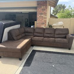 Couch With Hide A Bed 