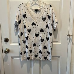 Torrid women’s plus size top-size 2 (XXL)? White with black hearts