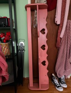 pink heart shelf (wood)