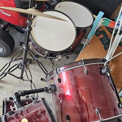 Groove Percussion drum set