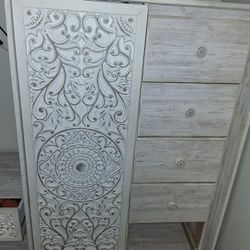 closet with 2 nightstand