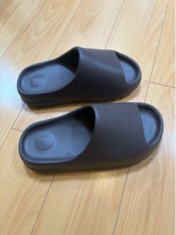 Brand new Yeezy Slides in Chocolate, Men’s size 7