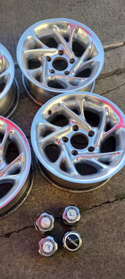 Chevy rims 15" 5 lugs