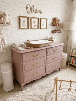 Vintage French Provincial 6-Drawer Dresser / Changing Table