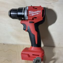 Milwaukee M18 18V Lithium-Ion 1/2” Compact Drill/Driver 
